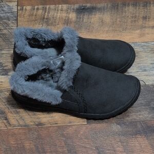 Women's Cozy Black Slippers with Gray Fur Lining